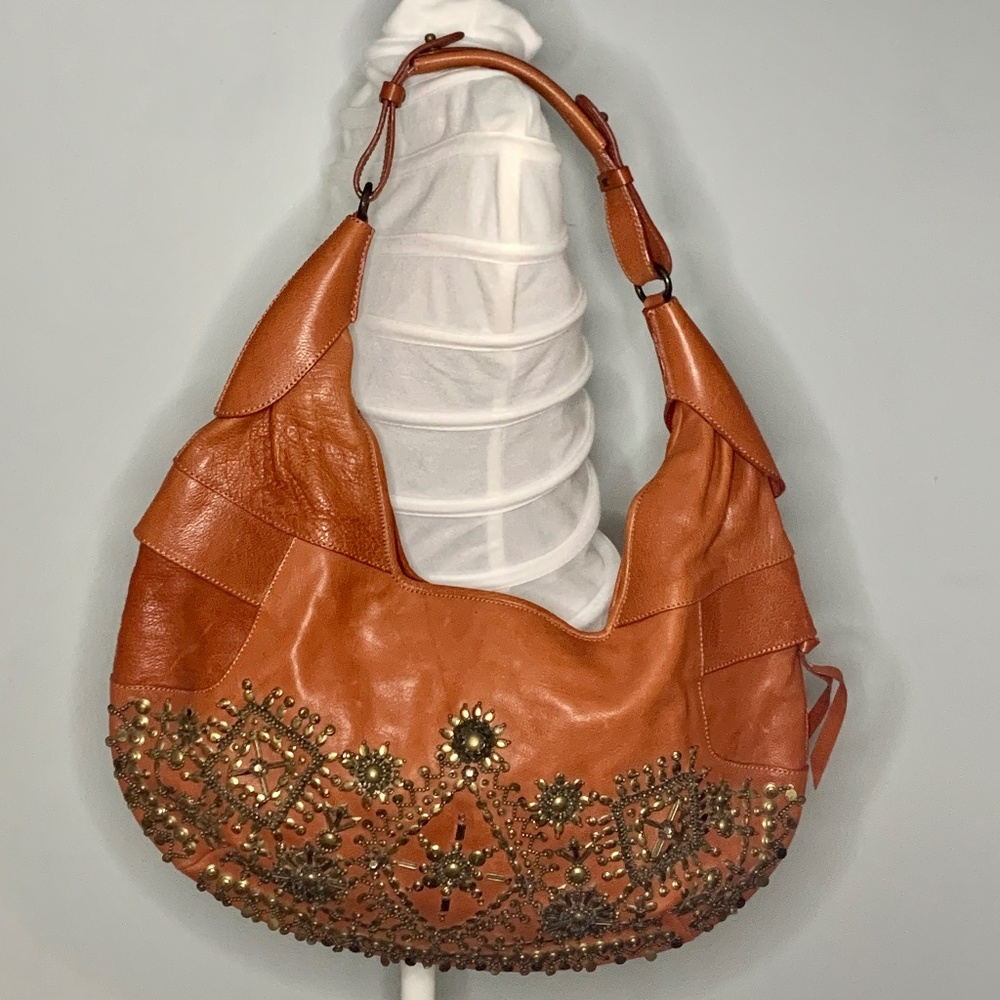 GHURKA LEATHER SHOULDER BAG IN BURNT ORANGE